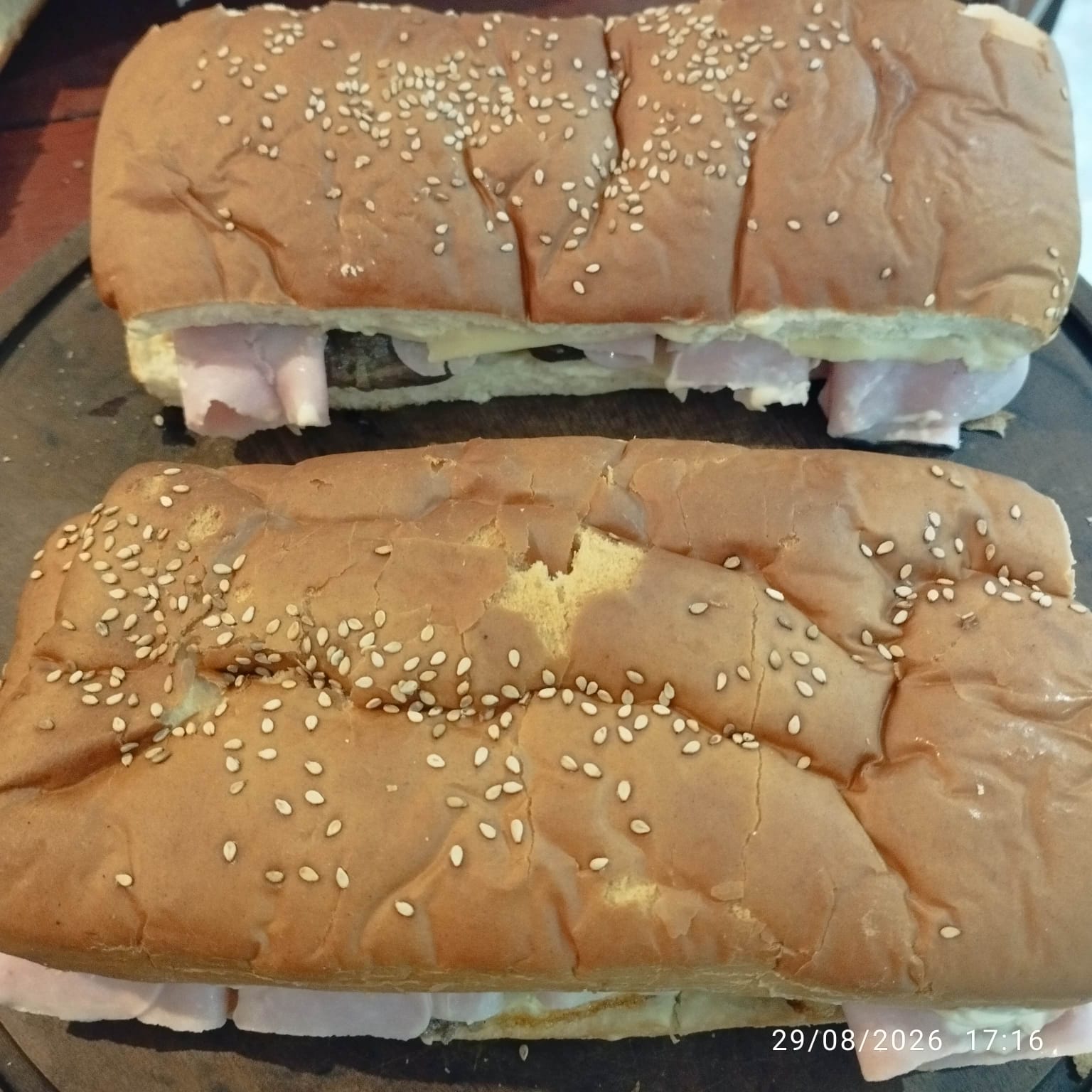 Sandwich de Lomo Especial con Huevo, lechuga, tomate, jamón y queso tybo