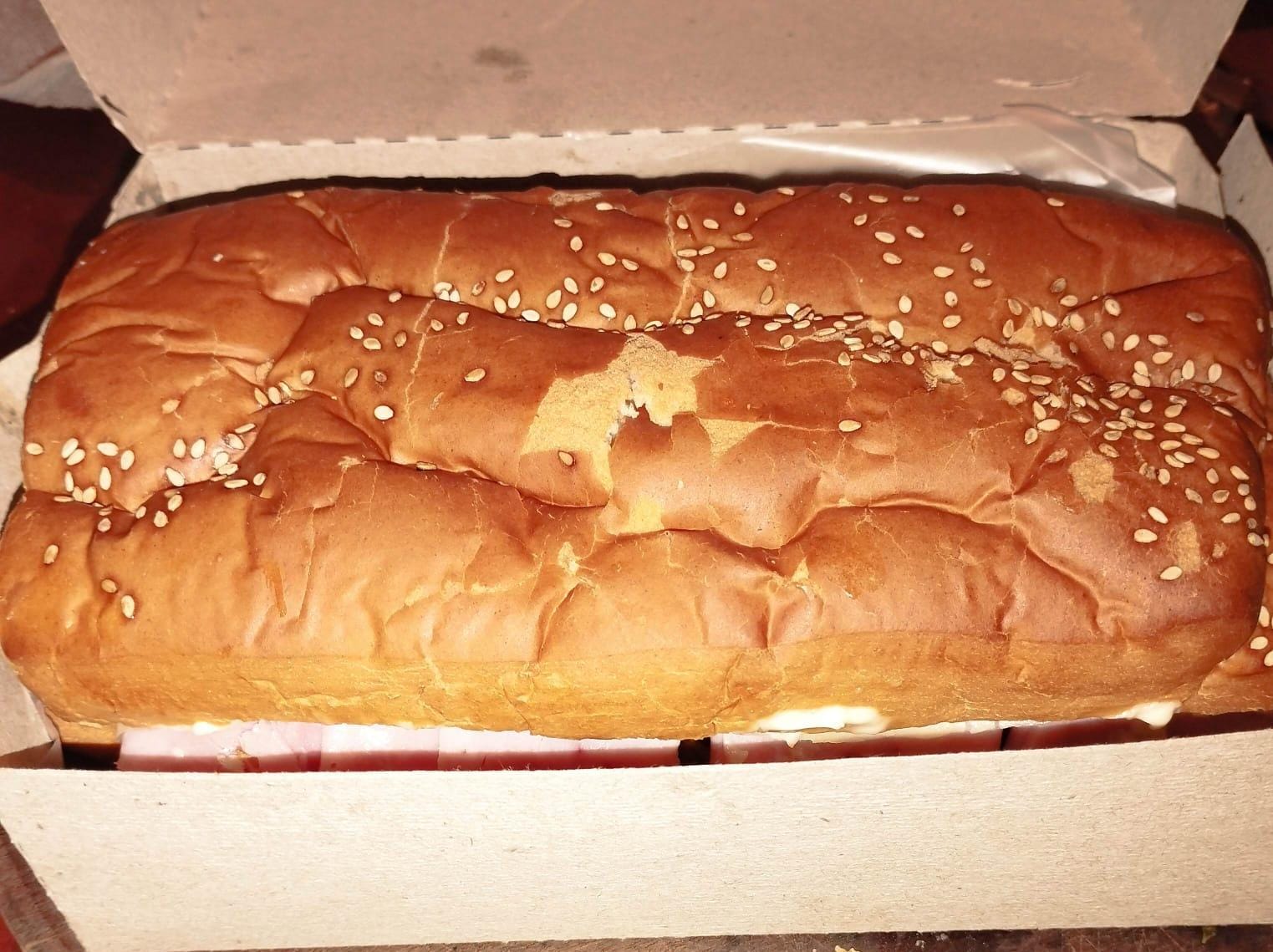 Sandwich de Lomo Simple con tomate, lechuga y queso tybo